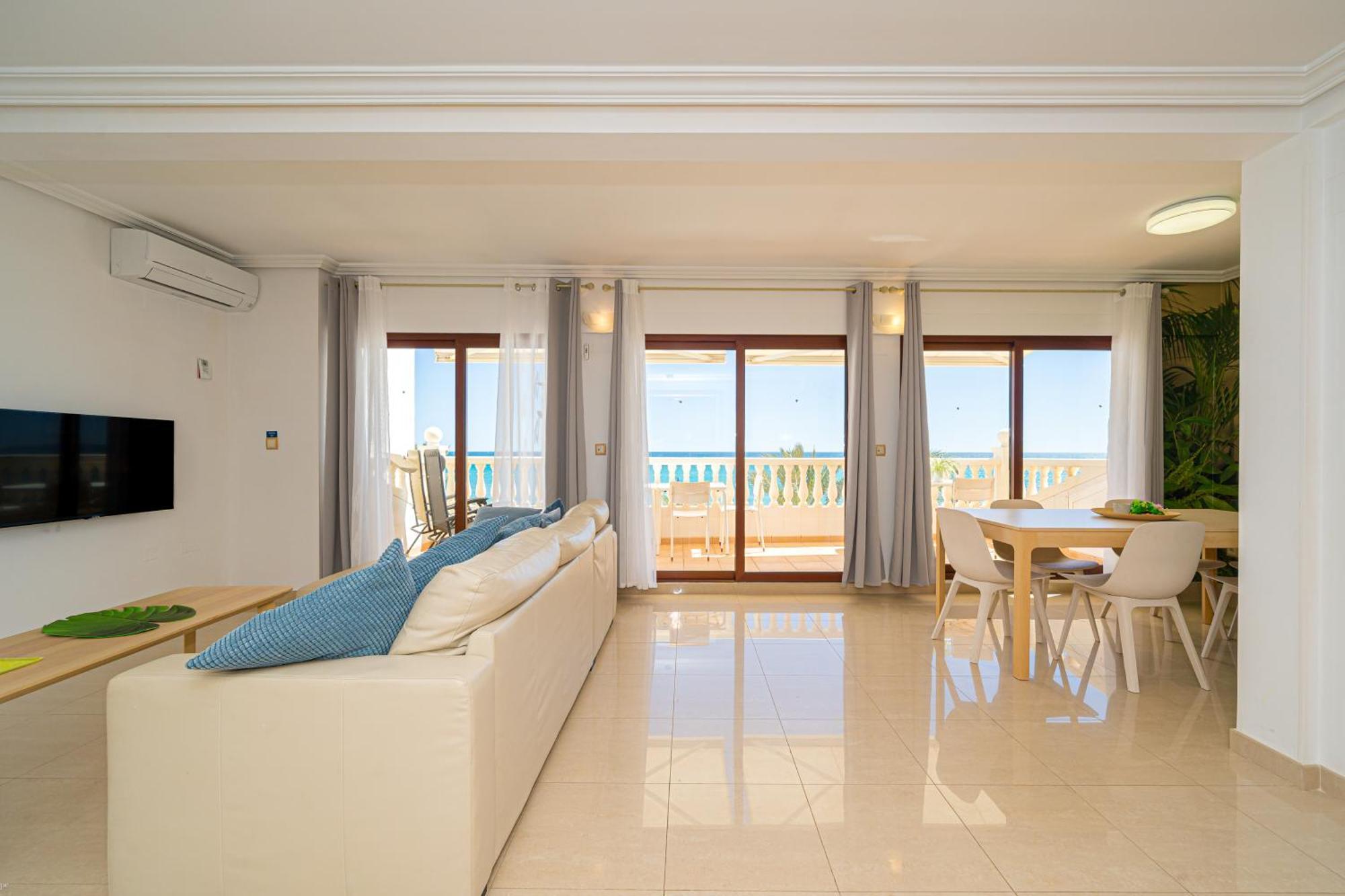 Front Line Apartment Jakarta 2 El Campello Kültér fotó